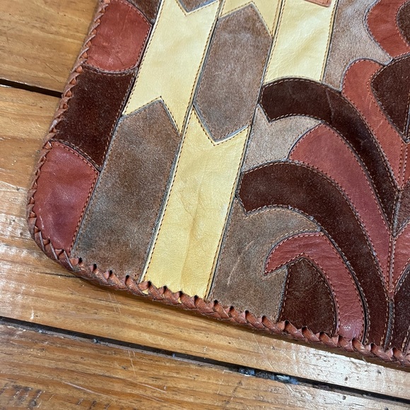 (404) “AUTHENTIC VINTAGE LEATHER TOTE” - Picture 2 of 13